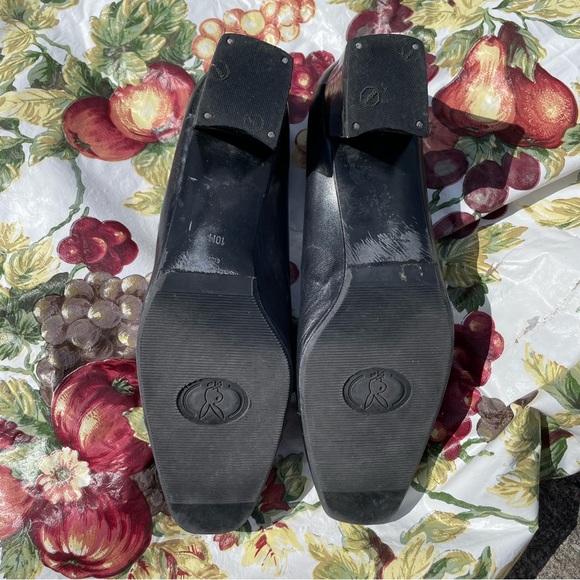 Etienne Aigner leather cap toe block heel pumps dark navy blue Size 9/9.5 - Picture 7 of 7